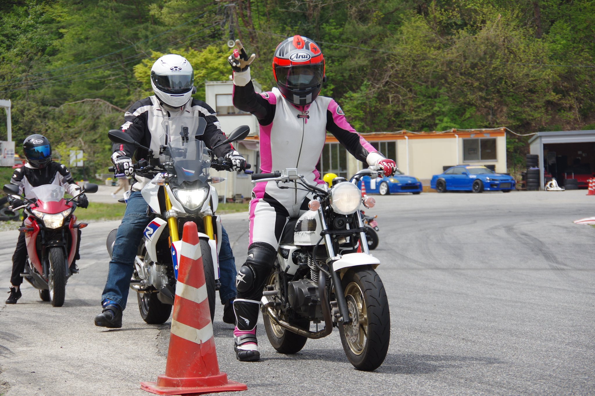 🇩🇪モトアートササキ🇮🇹 on Twitter "モトアートササキ主催の おわらサーキットイベントには 女性ライダーの方も数名ご参加いただいて自由に練習されてました😄 女性ライダー様やバイク