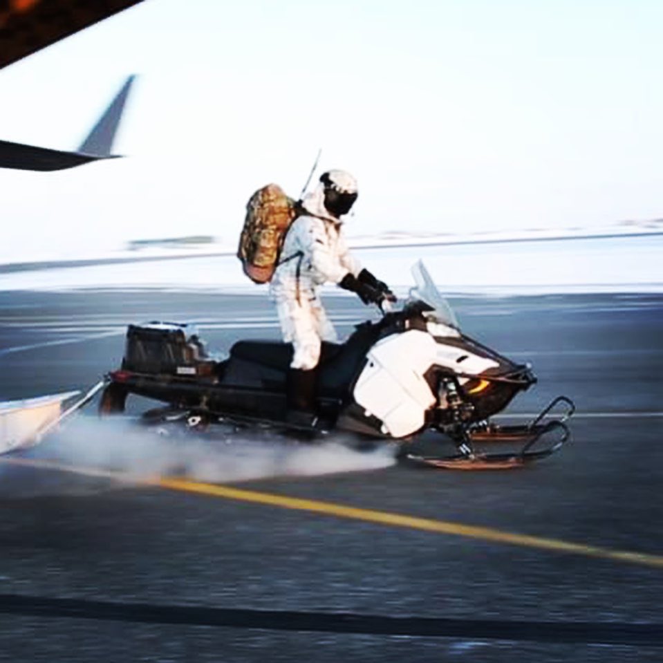 goarmy956's tweet image. Green Berets conducted an exercise above the Arctic Circle to validate techniques to fight, and win in extreme 🥶 weather conditions.This included Military Free Fall Operations and Rapid Insertion tactics. TEXT ME📲 for more info on what it takes to join the 🇺🇸 Army! 956-357-6397
