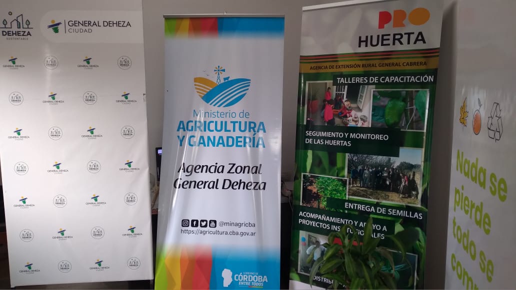 IntaGralCabrera's tweet photo. Taller de compostaje domiciliario. Excelente Jornada !!!
@aer_inta Municipalidad de @generaldeheza @MinAgriCba IPEA N ° 105 #AlfonsinaStorni #prohuerta
#compostencasa #compostajedomiciliario #reciclar #residuosorganicos https://t.co/XVegWqaefz