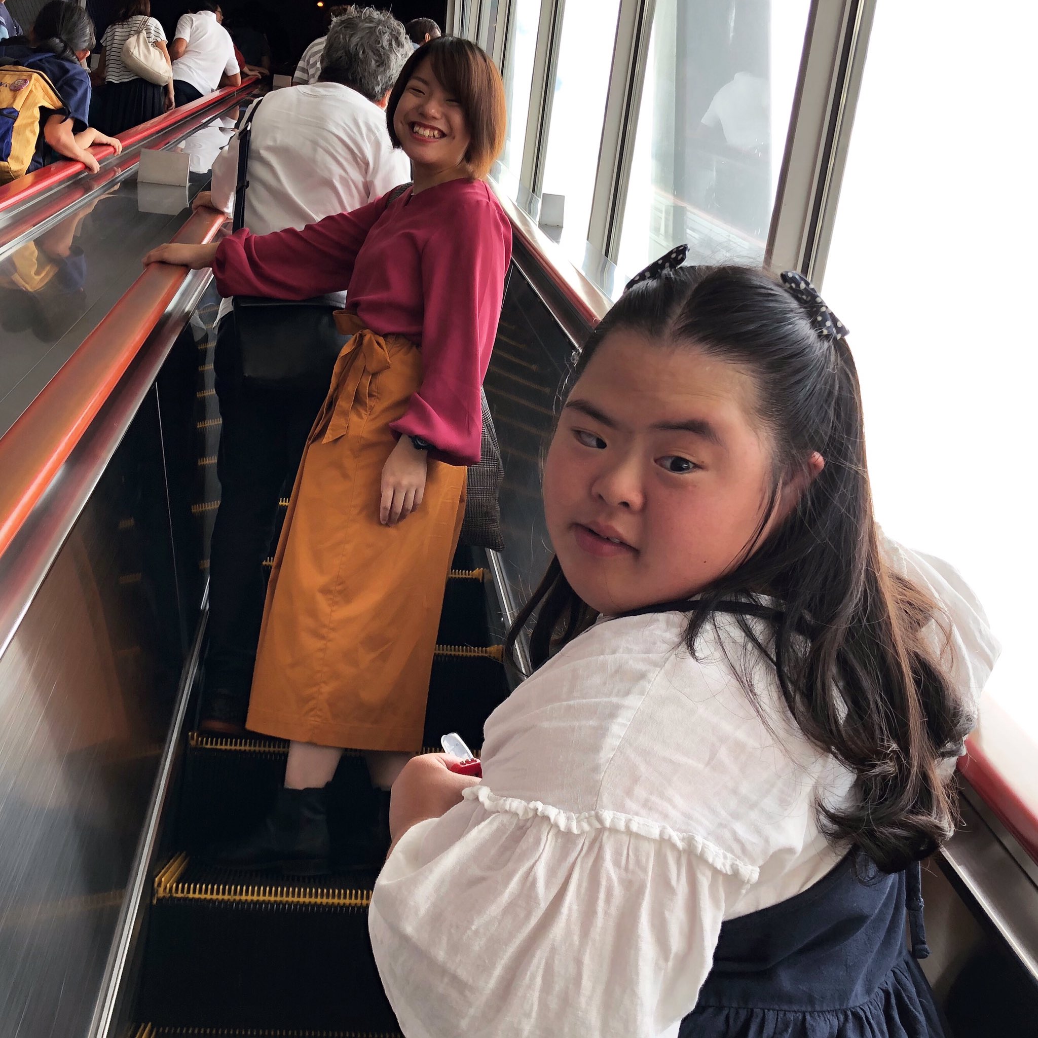 ダウン症のさっちゃん Sa Chan With Downsyndrome Ar Twitter 56 髪長い時だよ 私を呼んでるのはだぁれ ダウン症のさっちゃん ダウン症 さっちゃん 振り返り美人 ロングヘア なぁに Swds Downsyndrom Sa Chan Longhair What T Co