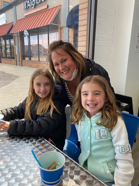 EckermanLeigh's tweet photo. Yodels giveback with my favorite third graders 💙⚓️ #rossparkptorocks https://t.co/6emrYmpYgm
