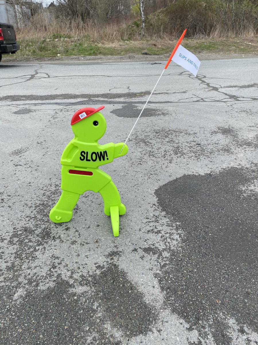 With help from my little friend, all Bangor drivers know to prevent slips and falls. @Mainepkgsafety <a href="/gettingjiggywi1/">gettingjiggywithit</a> <a href="/ron_mayorga1/">Ron Mayorga</a> <a href="/UpsMaine/">Mainedivision</a> <a href="/UPSers/">UPSers</a> #nedapril2021