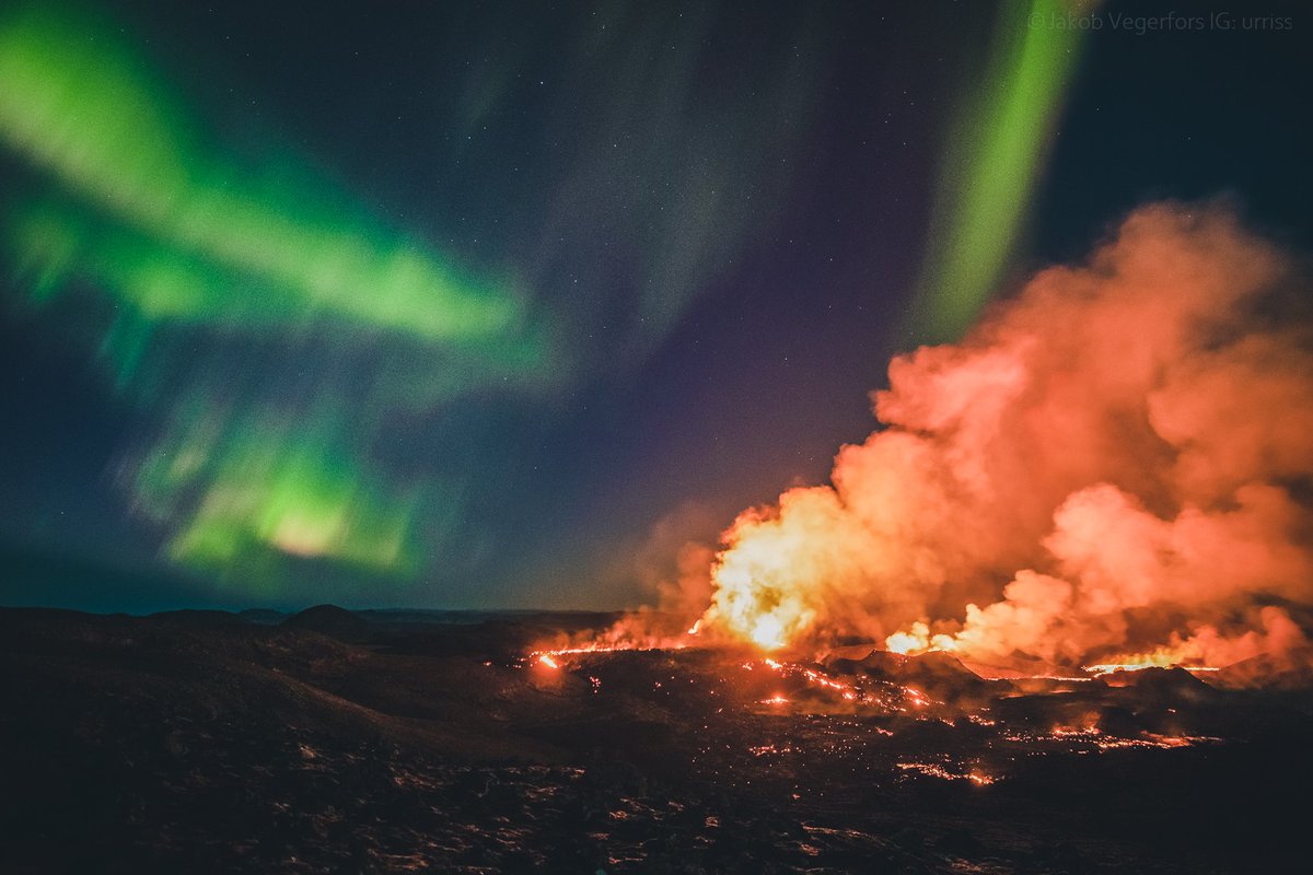Photo I took at the eruption in Geldingadalur, just after midnight April 26.

#Iceland #fagradalsfjall #geldingadalur #eruption #Auroraborealis