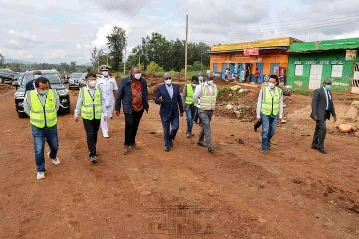 BoboWamboiKuria's tweet photo. If this was Ruto in Nyeri today, hata Ng'ombe tungesuspend kukamua Leo. Maziwa hatungeuza tukaribishe our 5th. Nilimuona akipita na hata sikutoka hapo ndani ya Kisiagi https://t.co/PlKLmzGP8D