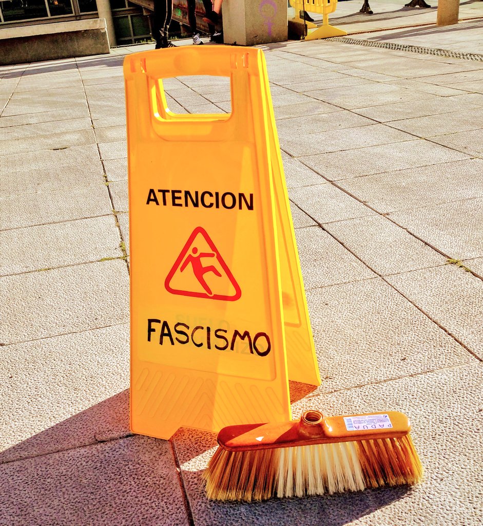 <a href="/IURIVAS/">IU #Rivas 🔻</a> <a href="/PCERivas/">Comunistas de Rivas</a> <a href="/sanidadrivas/">Rivas con la sanidad pública</a> <a href="/EducativaRivas/">Plataforma Emergencia Educativa Rivas</a> <a href="/Batuseira/">Batuseira</a> <a href="/rivasylibres/">Asamblea 8M Rivas</a> <a href="/BatallaJarama/">Batalla del Jarama</a> <a href="/aavvlaluna/">AAVV La Luna</a> <a href="/Rivas_Sahel/">Rivas-Sahel</a> <a href="/en_rebeldia/">Pallas@s en Rebeldía</a> <a href="/RivasyPalestina/">RivasHaciaPalestina</a> Ahí hemos estado mis amigas y yo, limpiando simbólicamente y bailando a ritmo de batucada 😷👯🥁🎼👌🏼¡Qué buen rollo siempre en #Rivas!