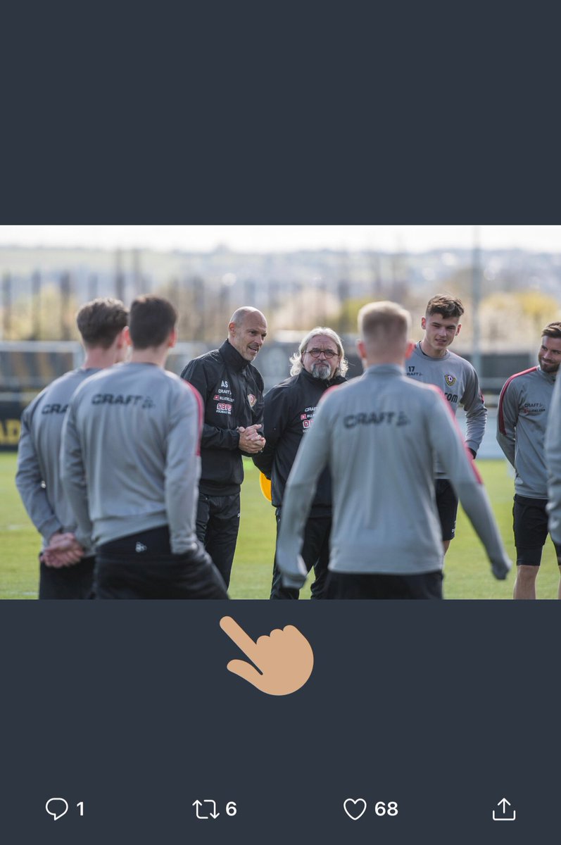 WeisseHirscheDD's tweet photo. @DynamoDresden Wenn der neue Chef spricht, wird sich eben mal am Allerwertesten gekratzt. Was für eine Bildsprache. 😅 #MondayMotivation https://t.co/aQ8rq0xGsn