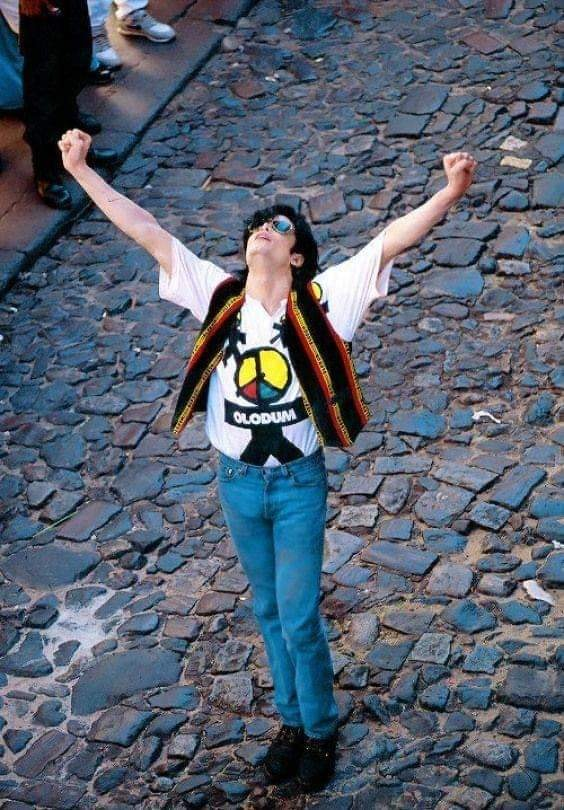vickmjj1's tweet photo. MICHAEL JACKSON siempre fue inocente y nosotros siempre lo defendimos porque sabíamos la verdad de todo esto, VIVA LA VERDAD.❤️❤️

MICHAEL JACKSON INOCENTE 🕊❤ #MJInnocent https://t.co/RBR6pKfqaS