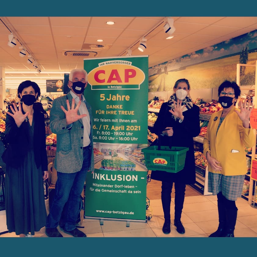 Landraetin_OA's tweet photo. Fünf Jahre CAP - Markt in Betzigau! 
Ein tolles Inklusionsunternehmen, in dem zahlreiche Menschen mit Behinderung einen wertvollen Arbeitsplatz erhalten und zugleich ein beliebter Nahversorger. Solche Märkte sollte es im Allgäu noch mehr geben!
Gratulation an das Team 😃 https://t.co/ihJtUdXWES