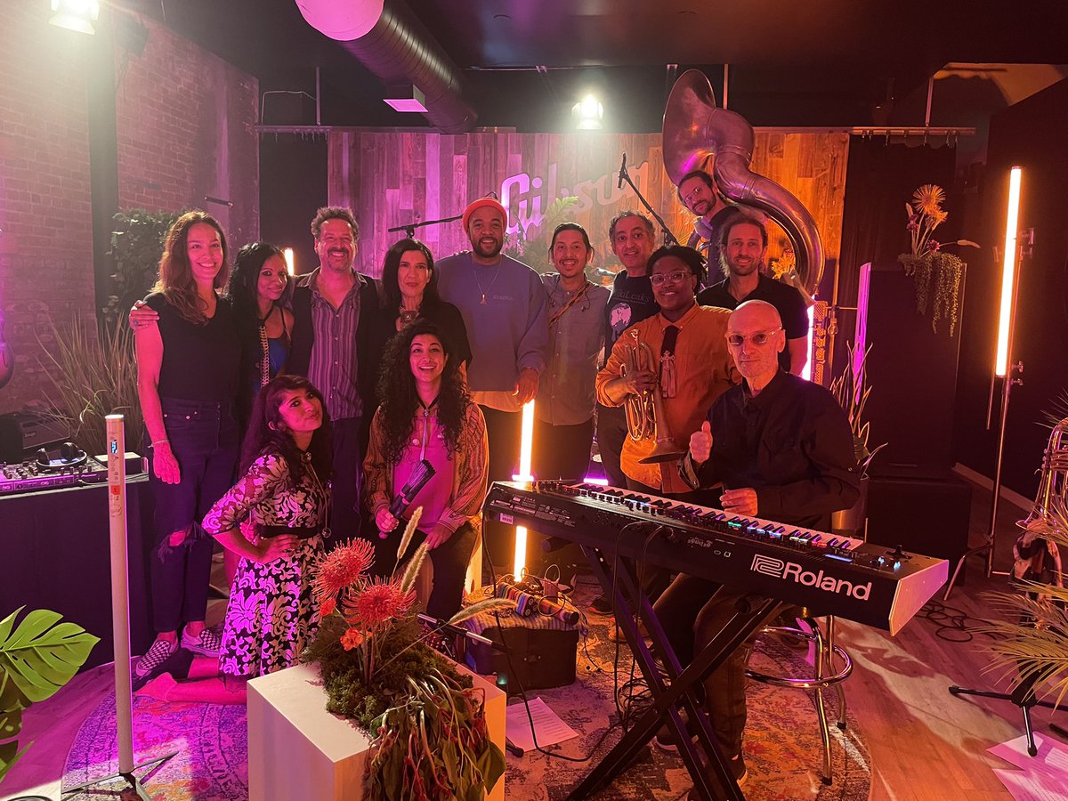 I have so much love for all of these beautiful humans. So honored to be performing with them at The Nobel Prize Summit today at 12:40pm PST / 3:40pm EST! ❤️

Here’s the link to register: nobelprize.org/events/nobel-p…

#nobel #nobelprize #doubleviolin #gibson #gibsonguitars #roland