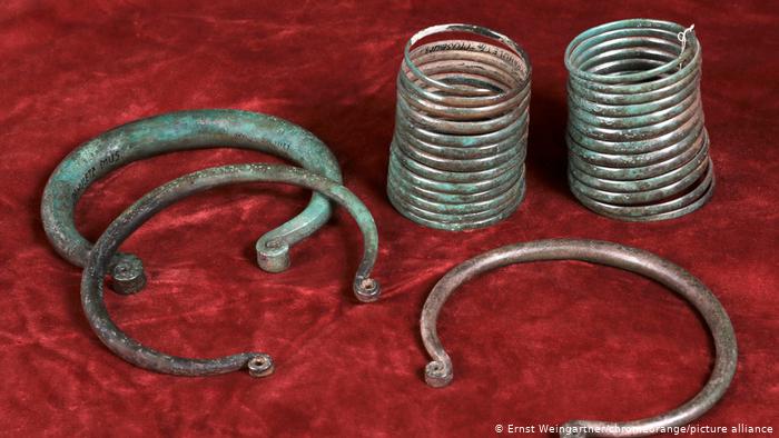 Thread: Very interesting. Paper which proposes that 5,000 years ago, in Central Europe, rings, bangles and axe blades, standardized by shape and weight, were used as an early form of money...  https://journals.plos.org/plosone/article?id=10.1371%2Fjournal.pone.0240462