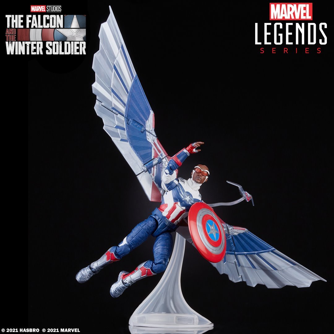 elbuglediario's tweet photo. El nuevo #CaptainAmerica  en todo su esplendor de #MarvelLegends. 

(Nótese a Redwing merodeando de fondo) https://t.co/tkuo0yVvwf