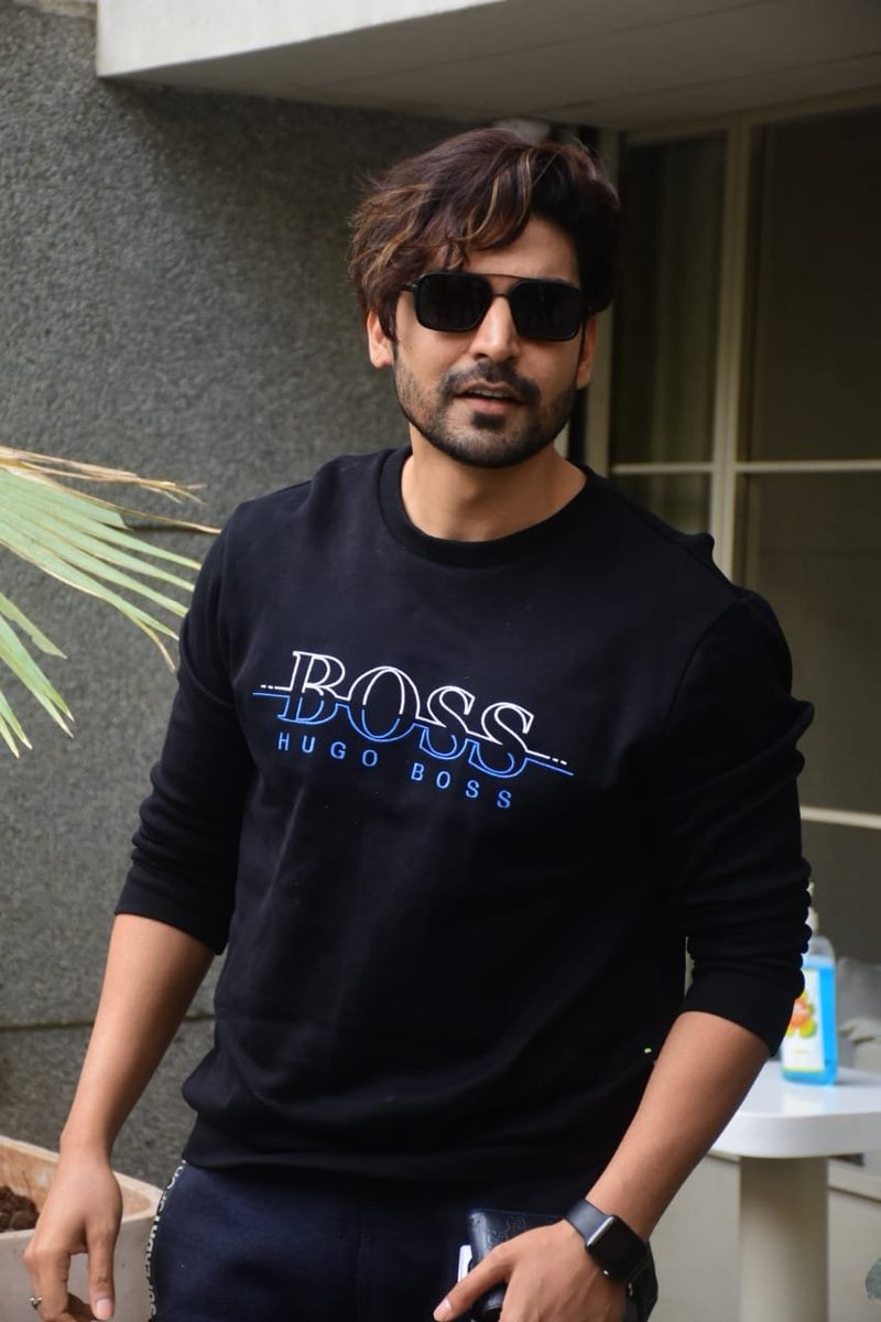 Actor <a href="/gurruchoudhary/">GURMEET CHOUDHARY</a>, who has tweeted that he will open an "ultra-modern 1000 bed hospital in #Patna and #Lucknow for the common man", says the power of a celebrity is to inspire people to save lives and stay motivated in the time of the crisis.

Read: bit.ly/3etX62Y