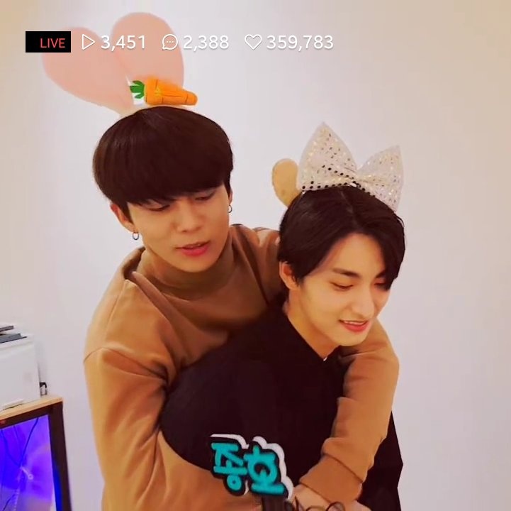 [ #종호] [ #JONGHO] :: i love warm hugs a very very soft thread ;