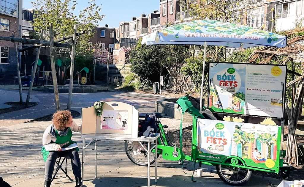 De <a href="/boekfiets/">Boekfiets</a> on tour! Vandaag met <a href="/AddyPool/">Addy</a> &amp; <a href="/msgroenewegen/">Mireille Groenewegen</a> vh <a href="/PKenniscentrum/">Pedagogisch Kenniscentrum</a> van <a href="/KomKids/">KomKids Kinderopvang</a> die #schiedam oost &amp; centrum verrassen met een #leesplezier bezoek!
<a href="/schiedam_nl/">Gemeente Schiedam</a> @OostPactDoor <a href="/debiebschiedam/">De Bibliotheek Schdm</a> <a href="/dbosSchiedam/">dbos Schiedam</a> <a href="/StichtingAanzet/">Stichting Aanzet</a> <a href="/SingelSchiedam/">Singel Schiedam</a> <a href="/ursularutten/">ursula rutten</a> @MarcelKreuger