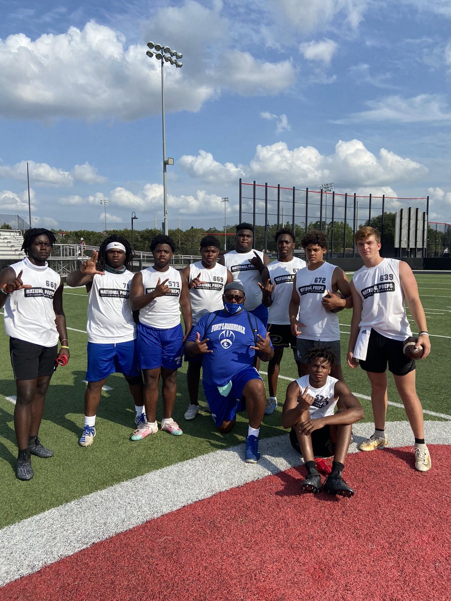 FlyinglsFB's tweet image. @FlyinglsFB got a pre-spring football workout in with @NP_Florida at @SEUFireFootball. 🔒‘ed and LOADED