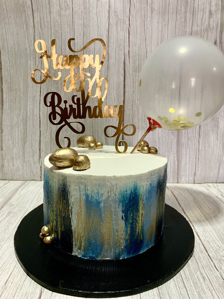 PrettyBakedng_'s tweet photo. 10” Red Velvet and Dark Forest cake, layered with dark chocolate ganache and cream cheese, and frosted with whipped cream. 
Send us a dm to place your order for our beautiful and delicious cakes!
Please retweet 🙏🏾 https://t.co/B4FWJI8Dxz
