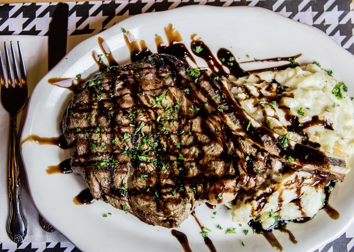 As NYC re-awakens, it's time to add some dishes back to our menu. Coming back this week ....  our 16oz Bone-in Angus Steak, Pan Seared Salmon, Steak Sandwich &amp; Onion Rings. Who's hungry ? 
#houndstoothpub #houndstoothnyc #Steak #HappyHour
Photo: Joe Curry