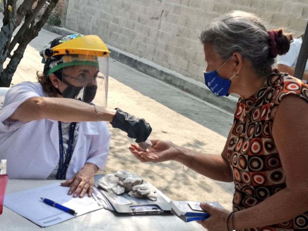 Roberto65018097's tweet photo. 👩‍⚕️👨‍⚕️ Nuestro equipo médico se encuentra está mañana en Pje. Bojorquez Distrito I. Aquí las familias capitalinas se benefician con atención médica de calidad y gratuita. #SSESSALUD https://t.co/Hckg5MexvA