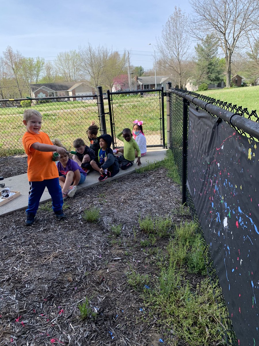 MissMeganLL8's tweet photo. Splatter painting!  Getting control of our gross motor! Soooo much fun! #preschool #cpsmaxstart https://t.co/cKL19jg5rJ