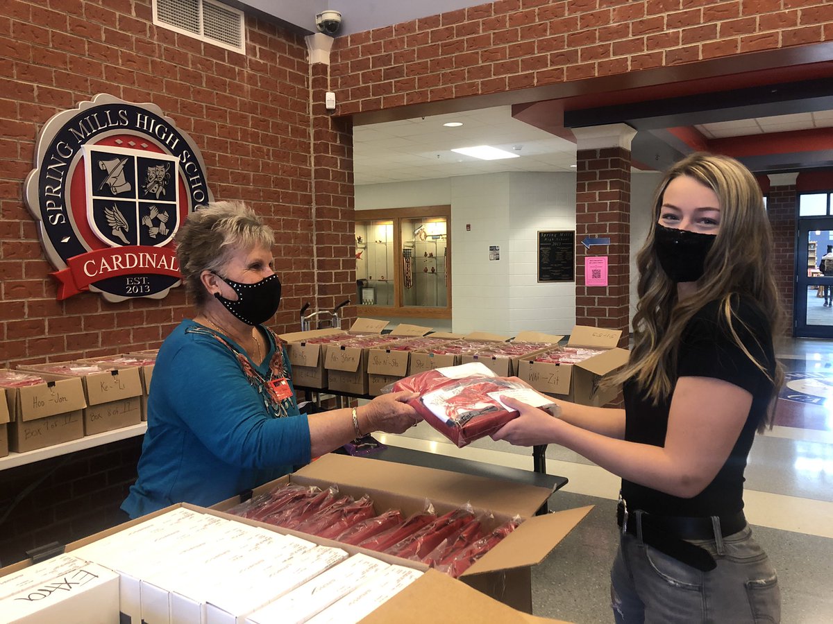 Today is the day to pick up graduation items! 🎓<a href="/SMHS_Official/">House of CARDS ♣️♥️</a>