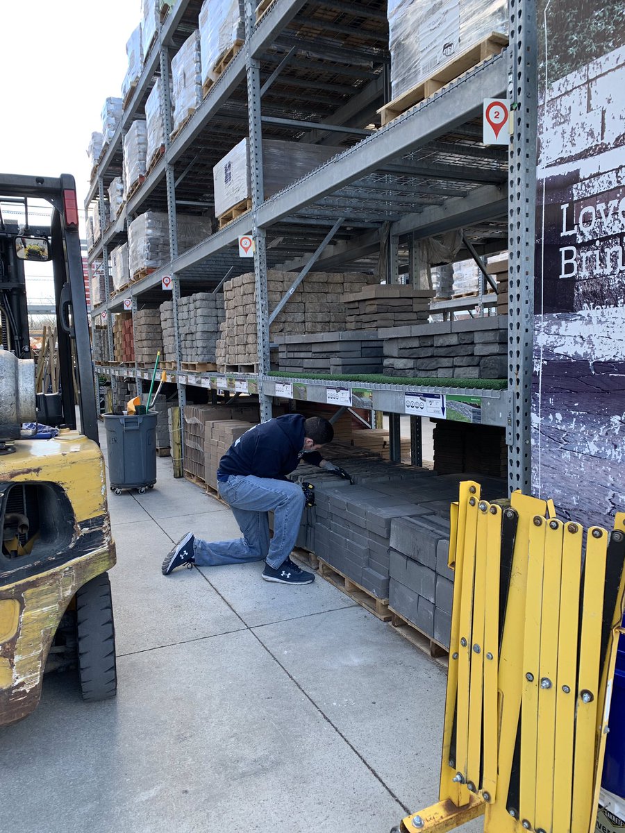 MarkCarvalho20's tweet photo. Mst assisting with recovery service outside in N Smithfield Ready for customers!!!! #mst #market 1272 https://t.co/MOaSl9mdf5