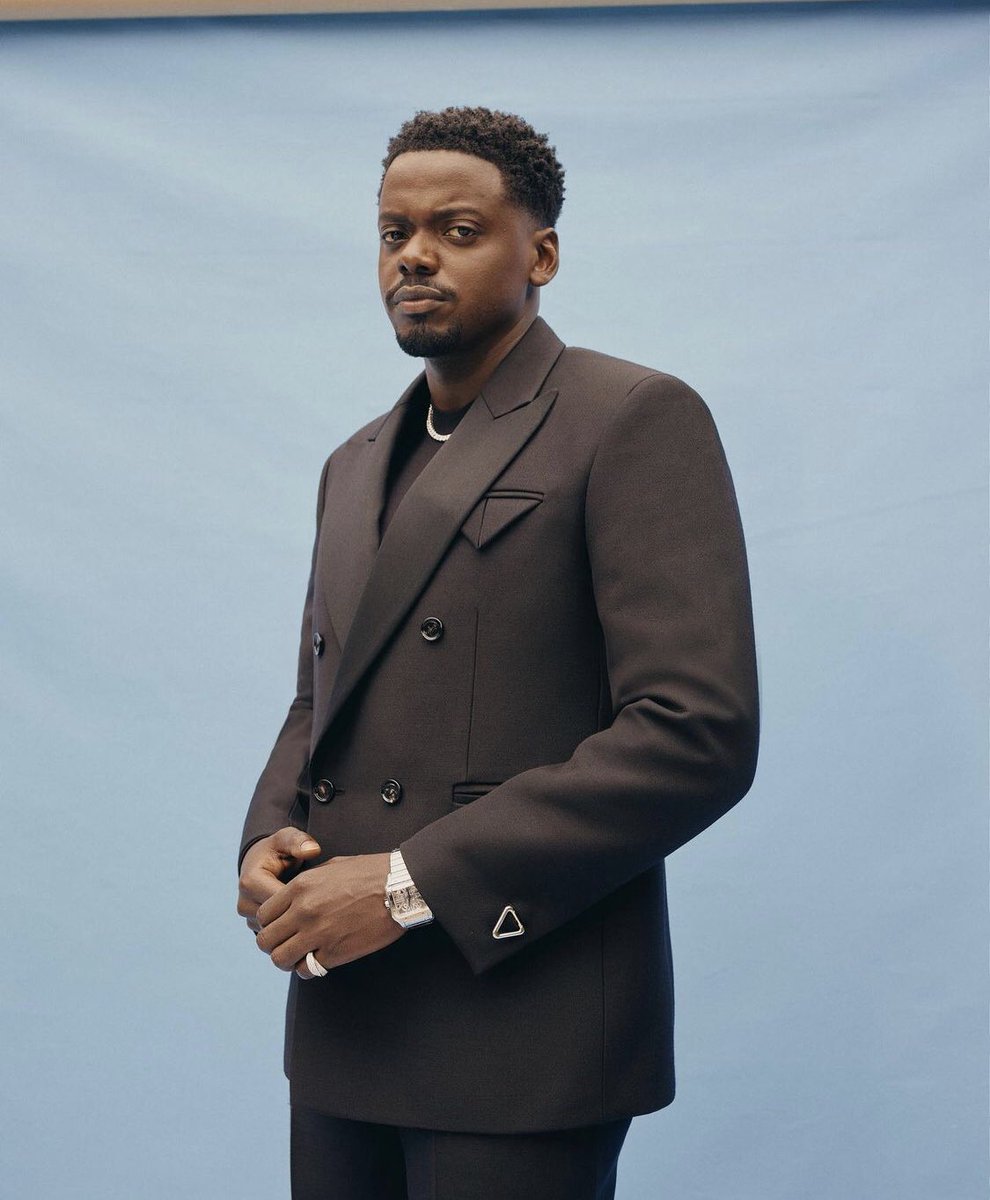 FilmUpdates's tweet image. Daniel Kaluuya was mistaken for Leslie Odom Jr. at the #Oscars when a journalist asked him, “What was it like being directed by Regina [King]?”

Odom Jr. starred in #OneNightInMiami, directed by King, while Kaluuya won for #JudasAndTheBlackMessiah. 

(variety.com/2021/film/news…)