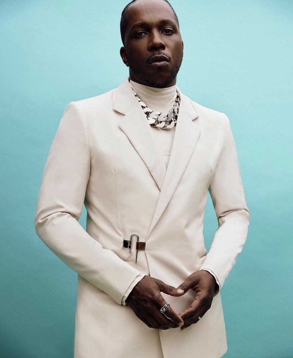 FilmUpdates's tweet image. Daniel Kaluuya was mistaken for Leslie Odom Jr. at the #Oscars when a journalist asked him, “What was it like being directed by Regina [King]?”

Odom Jr. starred in #OneNightInMiami, directed by King, while Kaluuya won for #JudasAndTheBlackMessiah. 

(variety.com/2021/film/news…)