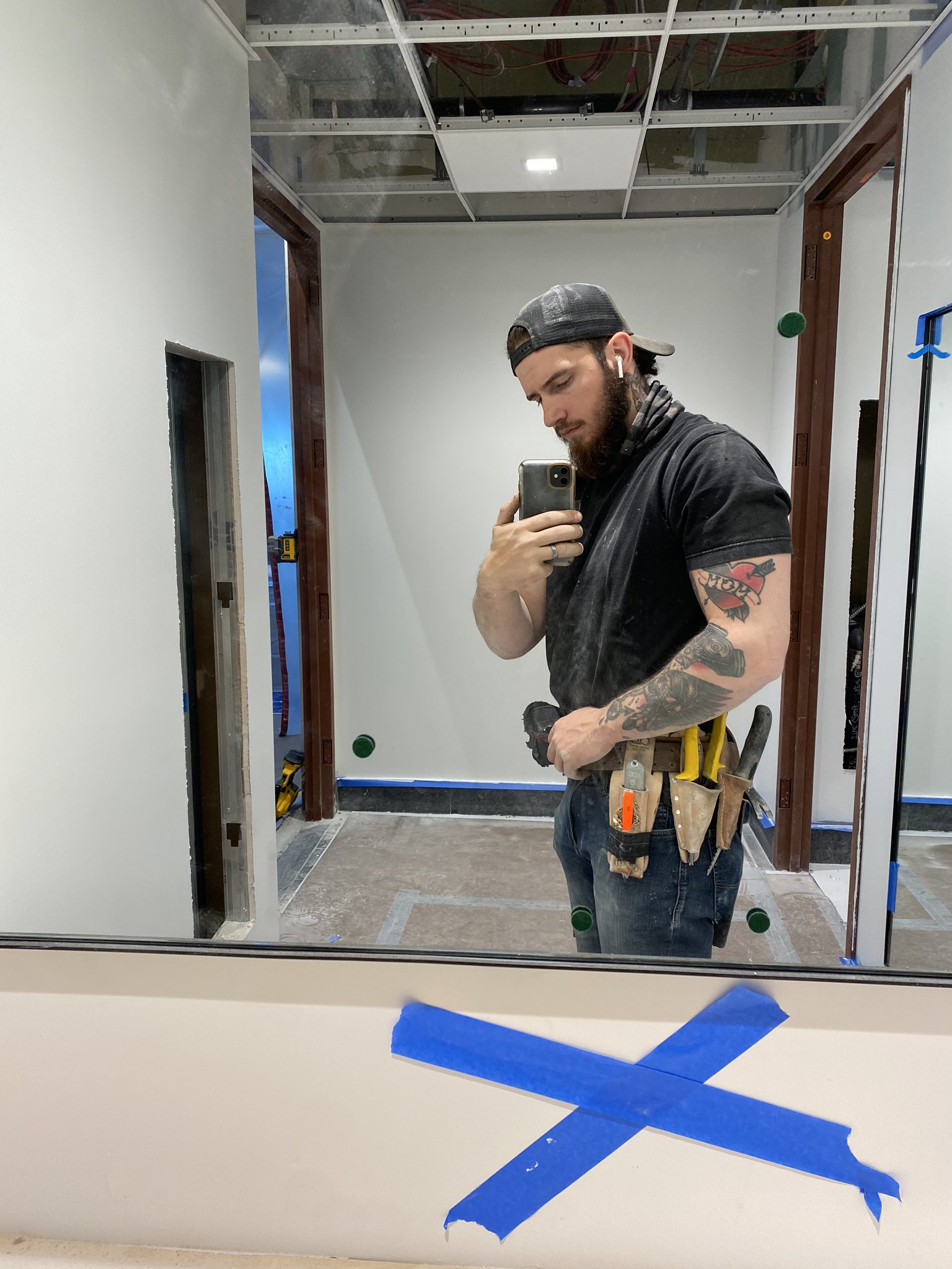 Jack_Door on Twitter "Why’s this mirror make me look so thick 👀 https//t.co/puHeJENTDf" / Twitter
