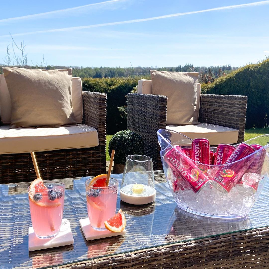 GreenColaIrl's tweet photo. Views. 🍹 #PinkGrapefruit #Mocktails https://t.co/sFGnIYPPz4