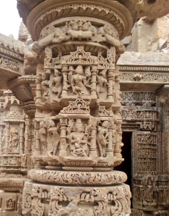 Hidden_Temples's tweet photo. Pillars and doorjamb from 11th centuryKiradu Temple Complex, barmer, Rajasthan.

@TheSaveTemples @HinduTemples7 https://t.co/lVMIgzWxC2