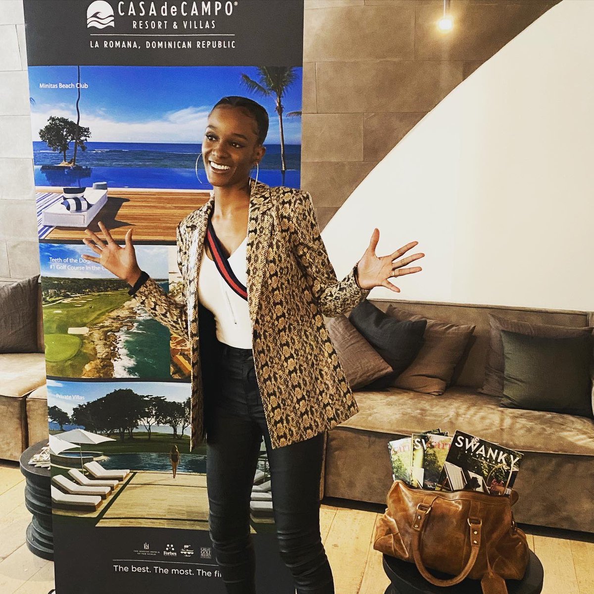 GetVbn's tweet photo. caribbeanliving: Oscars weekend!
#CaribbeanLiving #travelinstigators
What’s in the bag?
https://t.co/BnzPdNBkPw
#getyours @caribbeanliving the store!
#leatherduffle #travelbag #leatherduffel
#vacation #getaway #beach https://t.co/1VmntvTDsd