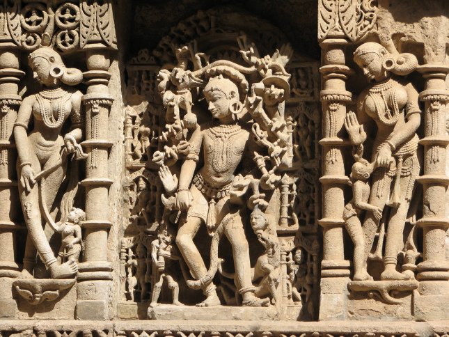 Hidden_Temples's tweet photo. Rani ki vav, Gujarat

Sculptures of Bhairav and Apsaras carved on a wall. https://t.co/7kQc1IByRU