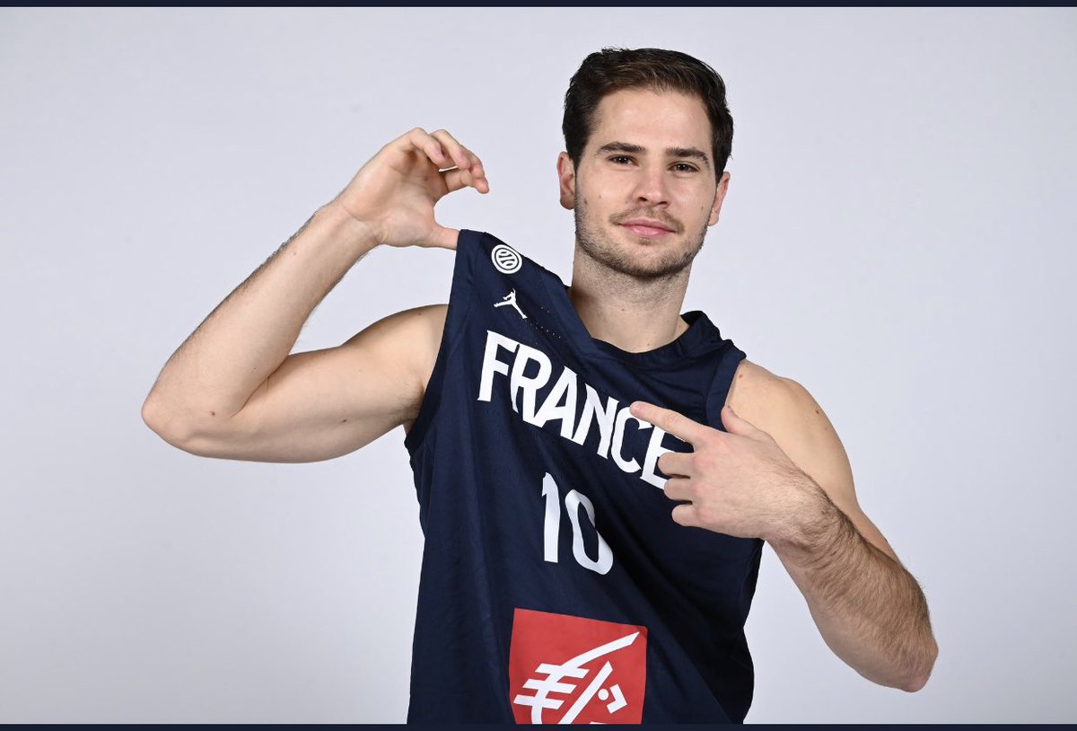 #international Super Bravo à Alex Vialaret, chargé de développement 3x3 Ligue, sélectionné en Equipe de France 3x3 pour le TQO du 26 au 30 mai ! Sur le circuit 3x3 avec <a href="/BALLISTIK3x3/">BALLISTIK🏀3x3</a> Alex va jouer la qualif’ française pour les JO de Tokyo ! <a href="/3x3Ffbb/">3x3 FFBB</a> ➡️ 3x3ffbb.com/news/view/417