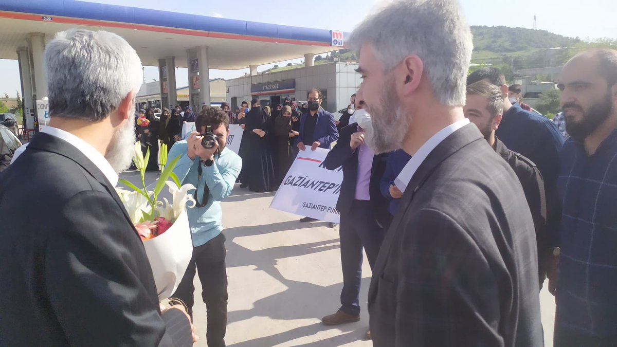 yakupsahin27's tweet photo. Kardeşlerimizle Alparslan Kuytul Hocaefendi’yi Gaziantep girişinde karşıladık. Kendisine “Hoşgeldiniz, şeref verdiniz Gazi şehirimize” dedik. Rabbim özlediği Öncü Nesli yetiştirmeyi kendisine nasib etsin. https://t.co/oMlLyoMhA6
