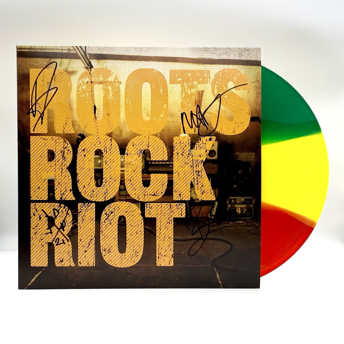 COMPETITION: Win a signed copy of 'Roots Rock Riot' by Skindred on vinyl!

Details on how to enter here:
deadpress.co.uk/competition-wi…