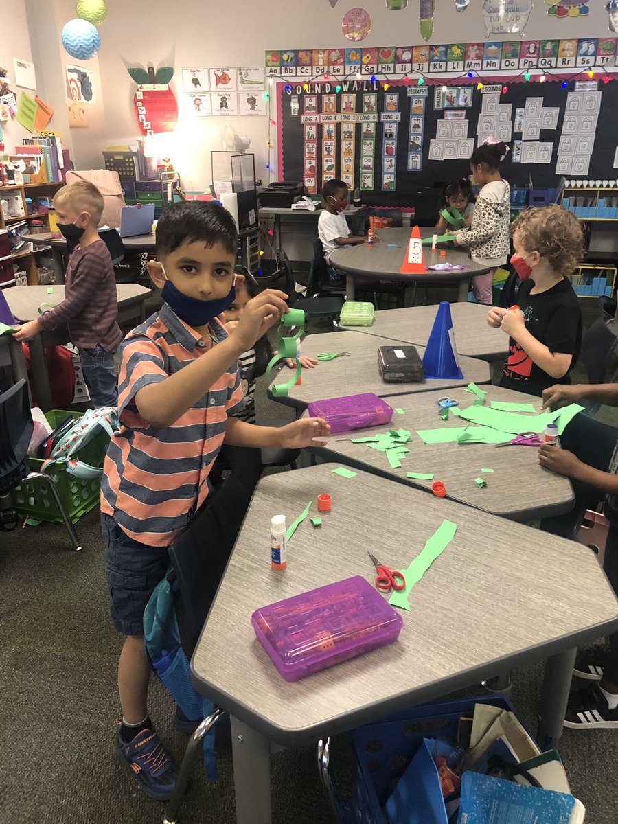 More COOPERATION from Kindergarten!! I love the teamwork in making the longest paper chain!! <a href="/BCEMrsPerry/">Melissa Gomez Perry</a> #teambce