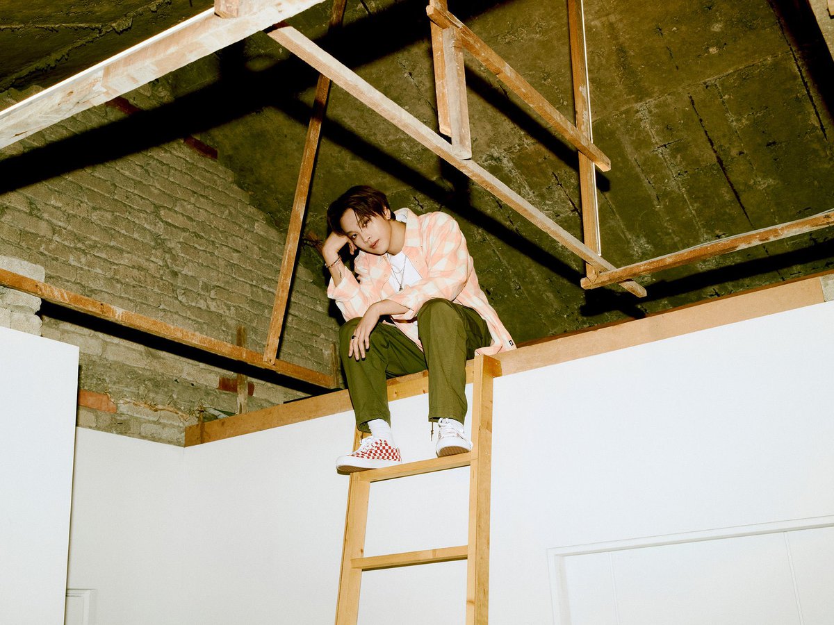 กระทู้พับติ้ป: น้องแมวงอนขึ้นไปอยู่บนหลังคาเป็นชั่วโมงแล้วครับ ง้อยังไงดี