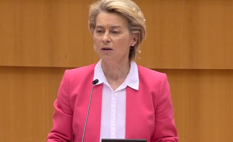 MariaGZornoza's tweet image. #SofaGate | Von der Leyen: "Soy la 1ª mujer en presidir la Comisión. Soy la presidenta de la Comisión y esperaba ser tratada como tal en 🇹🇷. No fue así y no encuentro justificación en los Tratados para ello. Tengo que concluir que ocurrió porque soy una mujer. Me sentí sola".