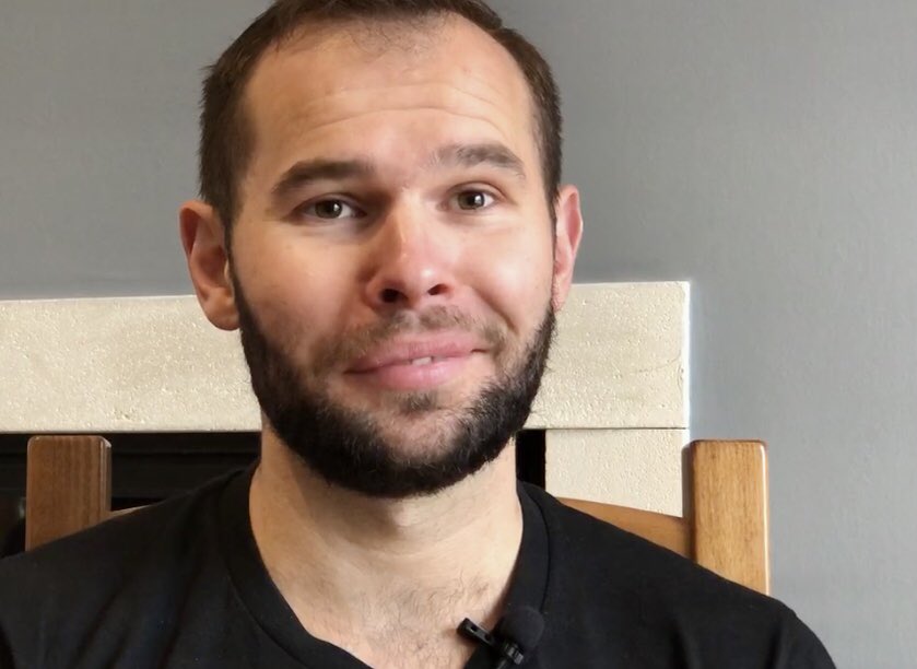 Video « les gens d’ici »: Excellent Joachim Israel dans cet échange sur le rôle majeur du sport et sa dimension culturelle dans la construction et l’intégration des plus jeunes à la société...
#quimper #sport #information  #CrossFit #nation