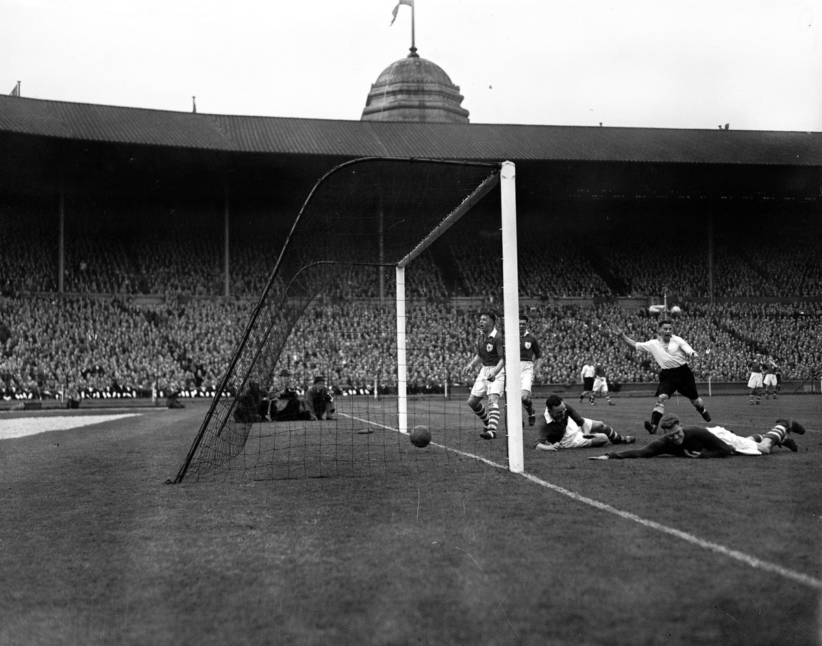dcfcofficial's tweet image. 𝗙𝗔 𝗖𝗨𝗣 𝗪𝗜𝗡𝗡𝗘𝗥𝗦 🏆

#OnThisDay 𝟳𝟱 years ago, the Rams lifted the #FACup at Wembley Stadium after beating Charlton Athletic 4-1 🤩

#DCFC