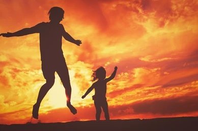 𝕀𝕟𝕤𝕥𝕒𝕗𝕒𝕞
AOT | EreMika | Filo Soc Med AU

Single father, Eren hires Mikasa to be the fake mother to his daughter Gabi, who has come to believe that Mikasa is in fact her mother, after finding her journal and photos among her father's things.