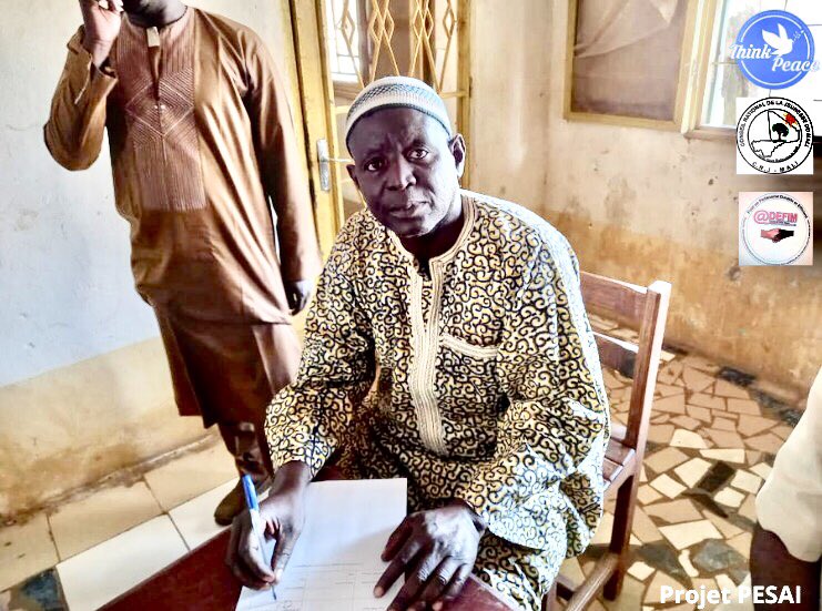 Thinkpeacesahel's tweet photo. A #Gounzoureye, #Ténènkou & #Banamba, les jeunes & femmes bénéficiaires
du projet PESAI mis en œuvre par le consortium @Thinkpeacesahel, #ADEFIM et @CnjMali avec l'appui financier du @theGCERF ont reçu des subventions pour le
lancement de leurs Activités Génératrices de Revenus. https://t.co/RqJn7nzEyY