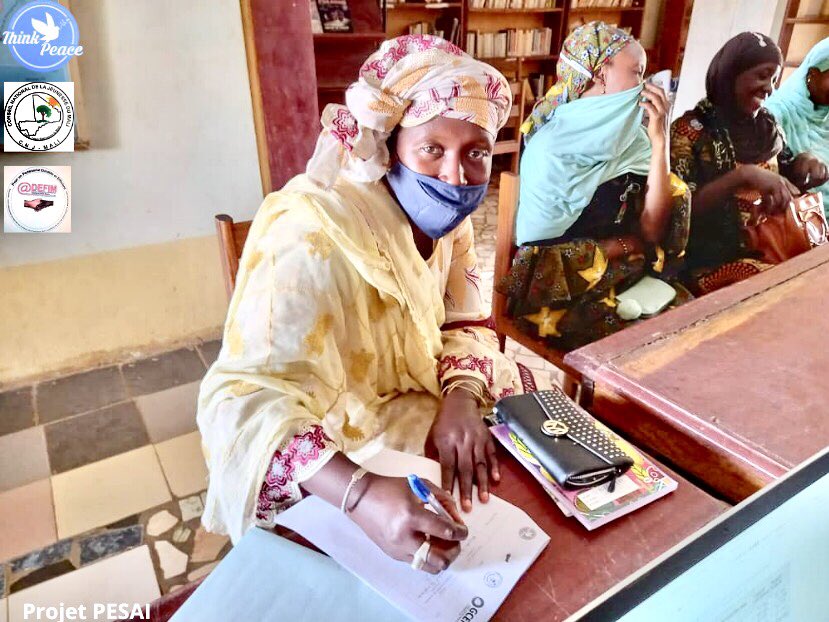 Thinkpeacesahel's tweet photo. A #Gounzoureye, #Ténènkou & #Banamba, les jeunes & femmes bénéficiaires
du projet PESAI mis en œuvre par le consortium @Thinkpeacesahel, #ADEFIM et @CnjMali avec l'appui financier du @theGCERF ont reçu des subventions pour le
lancement de leurs Activités Génératrices de Revenus. https://t.co/RqJn7nzEyY