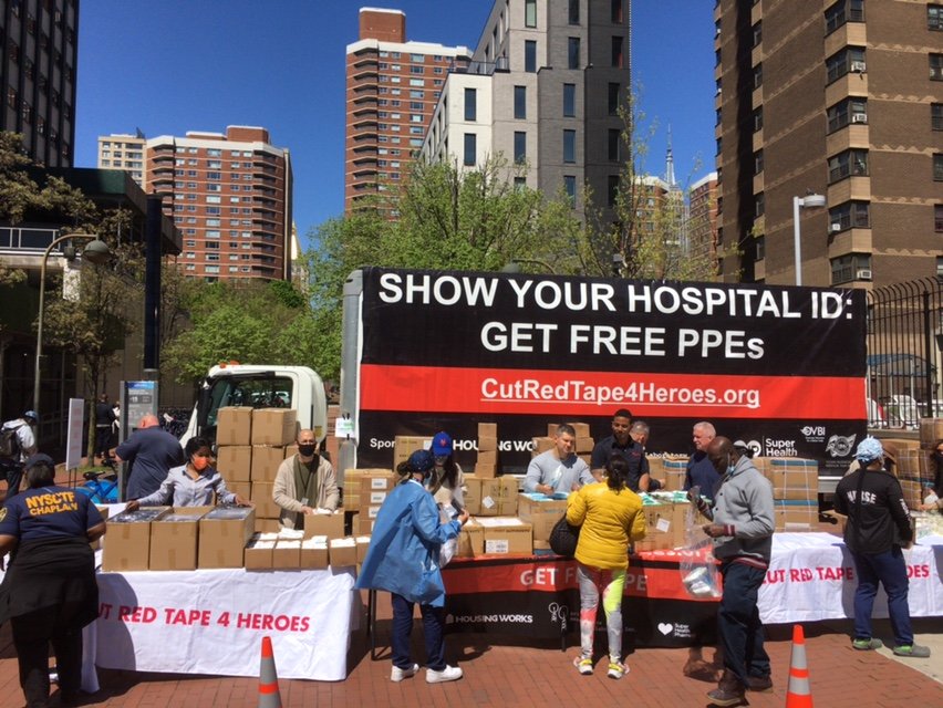 CutRedTape4Hero's tweet photo. More photos from our PPE giveaway at @BellevueHosp today. We will be giving a month's worth of PPE to hospital workers until 2:30 pm. https://t.co/Vbda8h9lkm (credit: Robert Ripps) https://t.co/M2cMewBt5d https://t.co/V4Sm2NEUuy