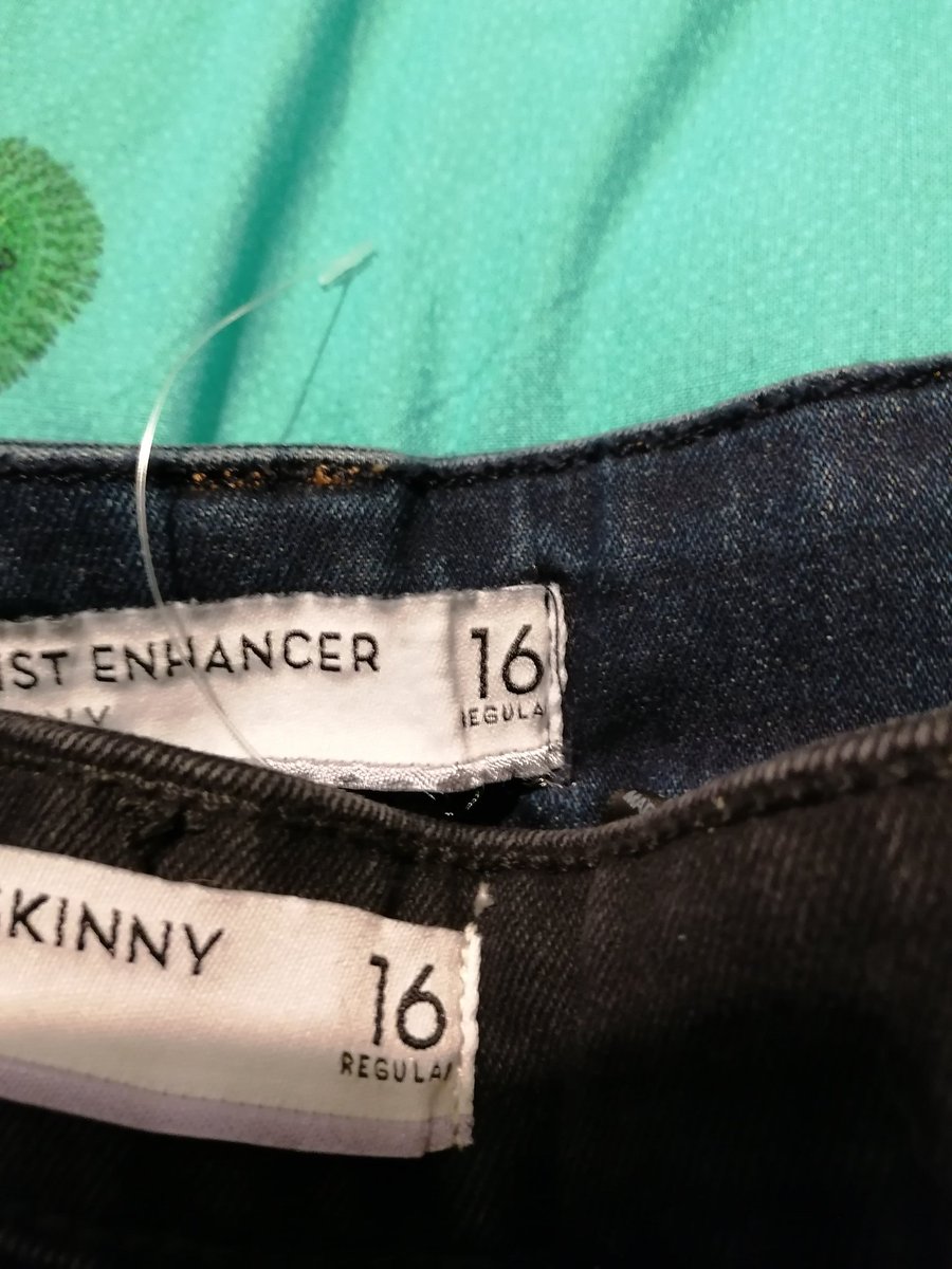 Moans_Groans's tweet image. Women's clothing is atrocious! Same store, same size, both high waisted yet an inch size difference.......people wonder why people hate female clothing!!! #WTF #plussize #wrongsize