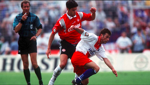 La phase aller se conclut sur une victoire face au Hamburger SV à domicile (2-1). À la mi-saison, le 1. FC Kaiserslautern est leader de Bundesliga, avec seulement 2 défaites concédées et surtout 4 points d’avance sur son dauphin Bavarois.