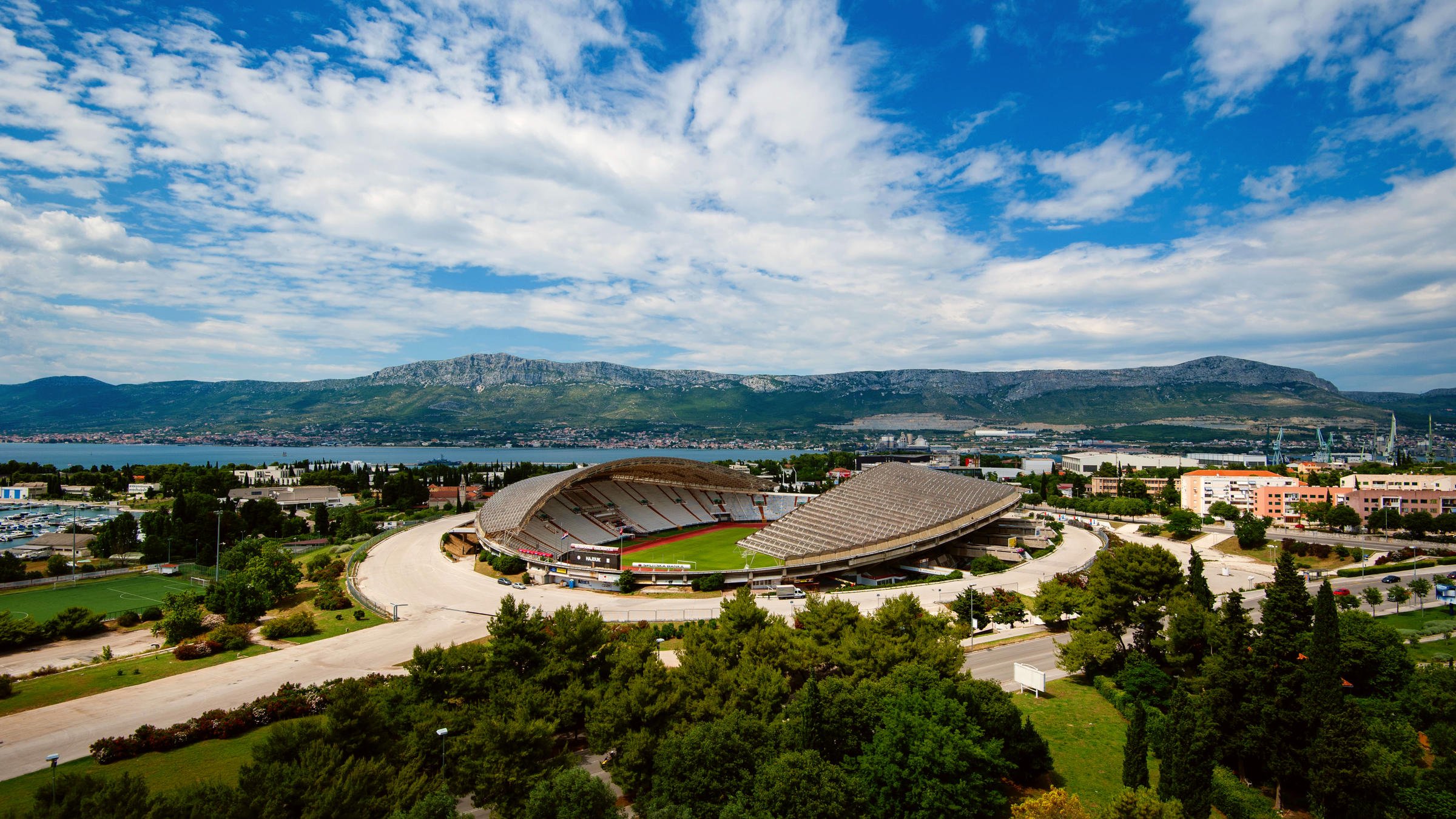 The Sweeper on X: 𝗦𝘁𝗮𝗱𝗶𝘂𝗺 𝗦𝗽𝗼𝘁𝗹𝗶𝗴𝗵𝘁 🇭🇷 Stadion Poljud,  Split, Croatia Hajduk Split's seafront home since 1979 is known for its  grand seashell design. Built to host the Mediterranean Games, the 34,198