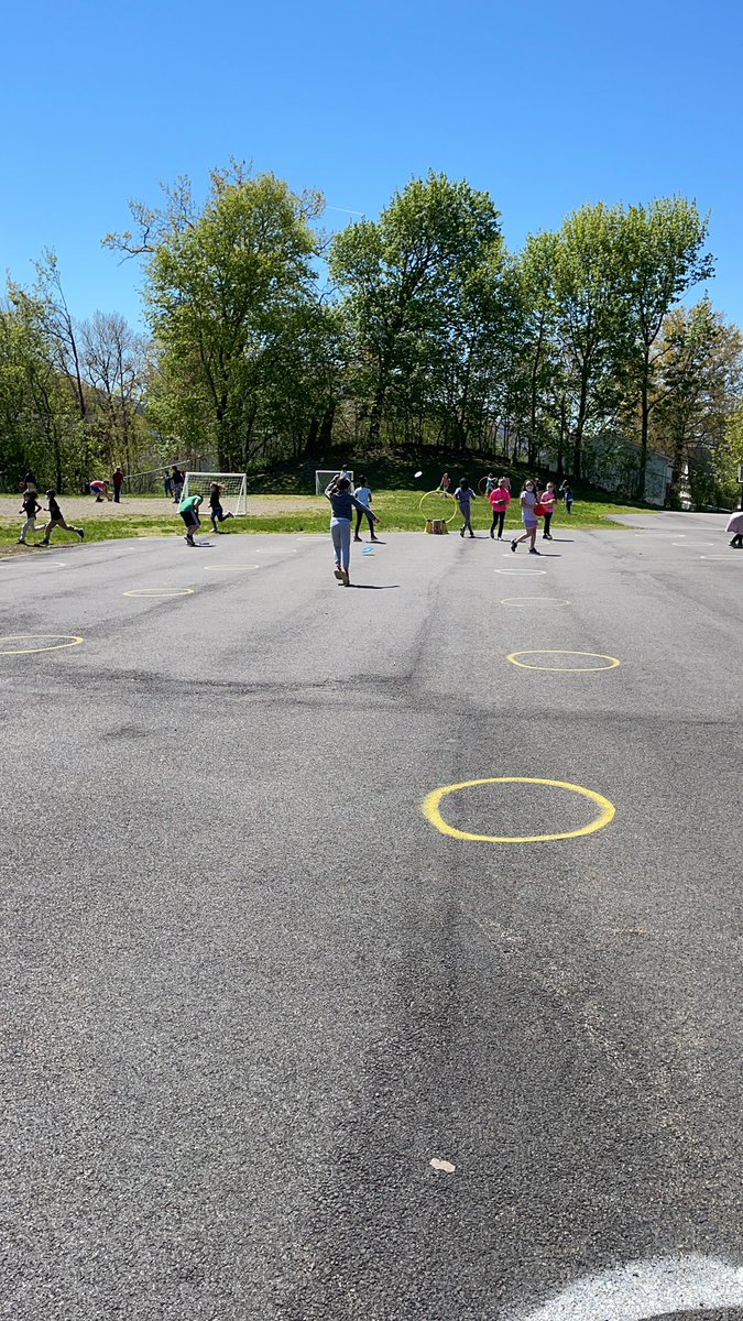The frisbee golf Master’s practice round is underway at South Ave! <a href="/LauraCahill7/">Laura Cahill</a> <a href="/BCSDBulldogs/">Beacon Athletics</a> <a href="/CoachVanVoorhis/">Matt VanVoorhis</a>