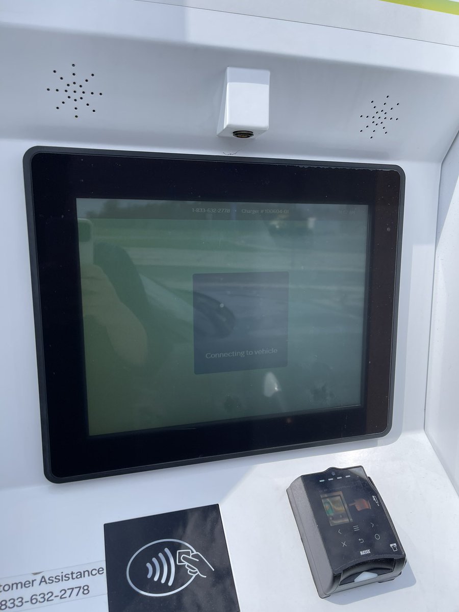 jacecraftmiller's tweet image. Pulled up. Plugged in. Charge started in under 30 seconds. Flawless. Starting at a high SoC...didn’t need to stop but figured I’d do a bit of quick testing. Plug &amp;amp; Charge is awesome. 0 complaints. #MustangMachE #Ford