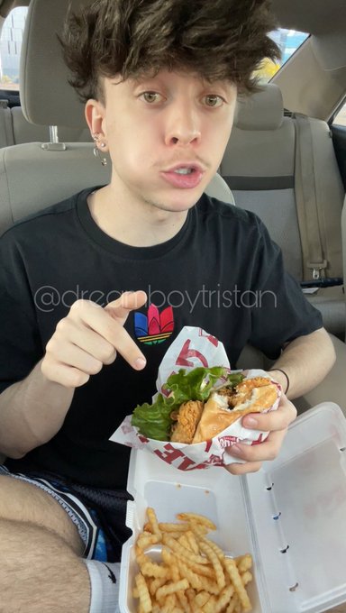 you ever so hungry n horny, you just can&rsquo;t wait till you&rsquo;re home? 😩 https://t.co/nFopHhjCAc